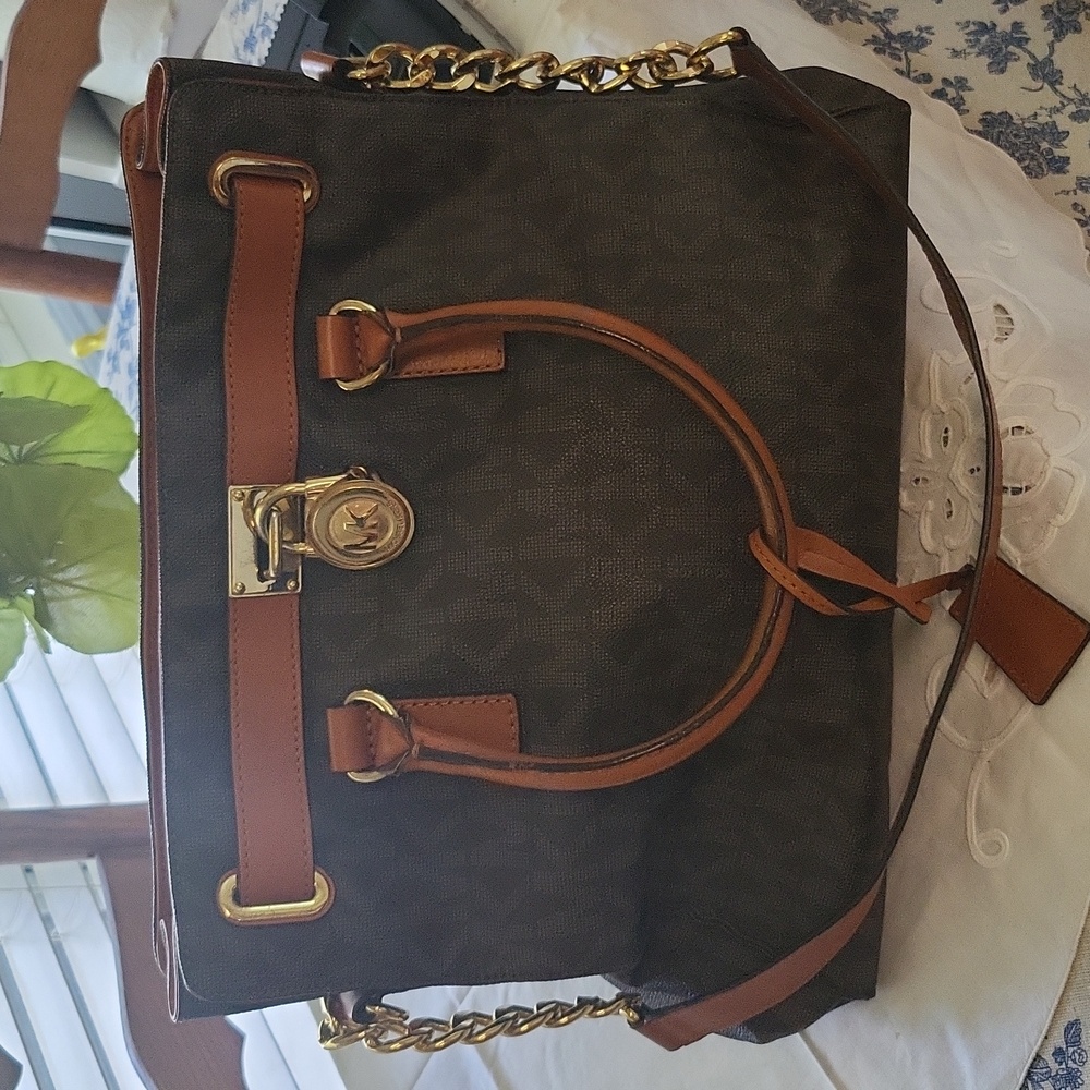 Michael Kors Purse Large - Picture 2 of 2